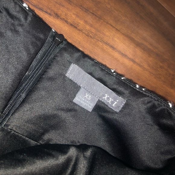 F21 Skirt - Picture 4 of 5